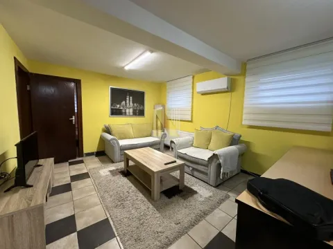 Prodaja, trosoban stan, 68m², Adamovićevo Naselje, Novi Sad Sve Podlokacije - image 2