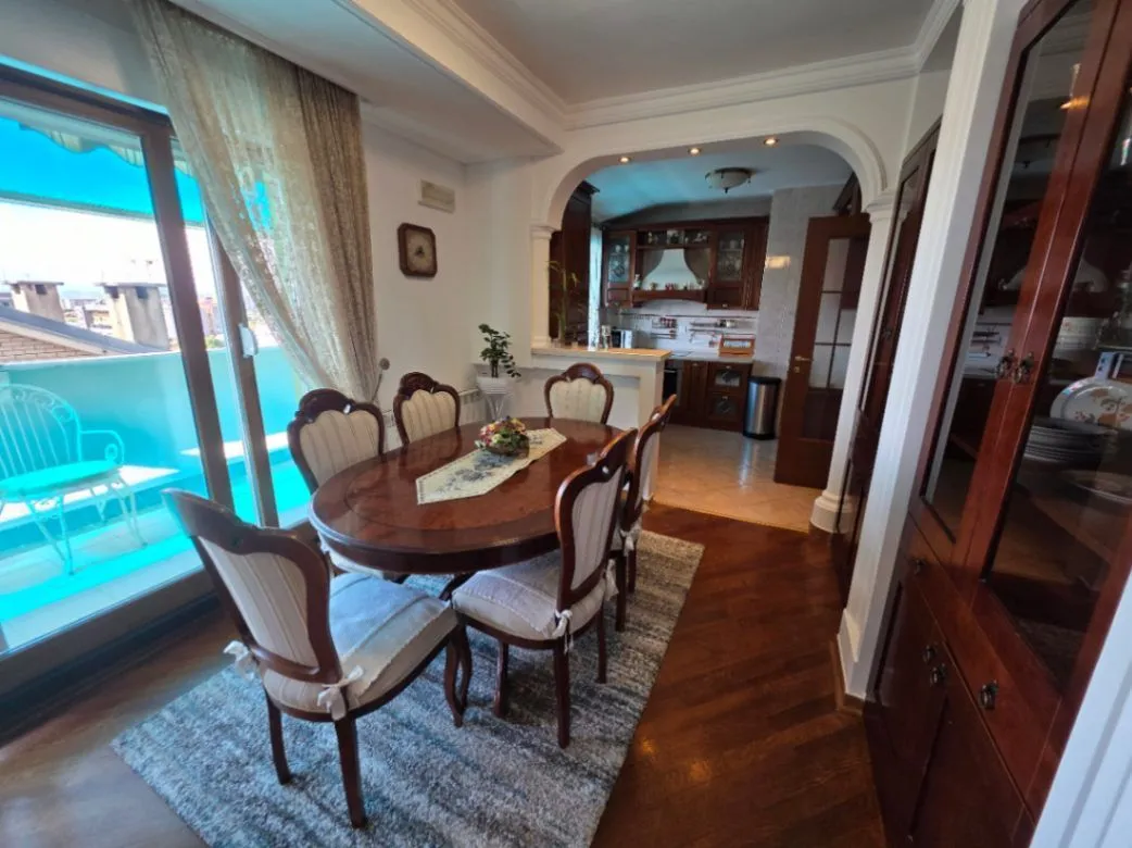 Prodaja, trosoban stan, 130m², Stari Aerodrom, Podgorica