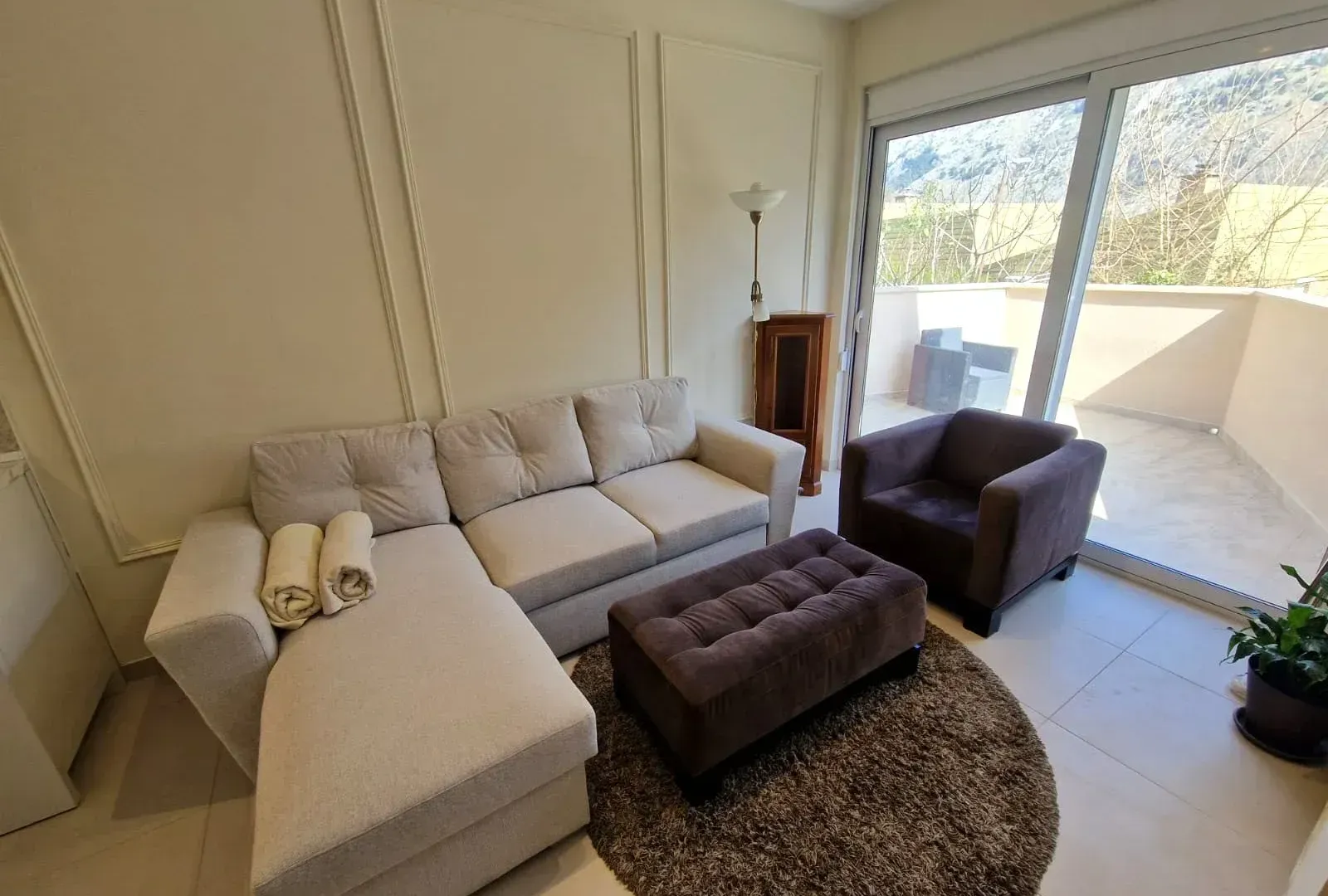 Izdavanje, stan, 60m², Kotor, Crna Gora