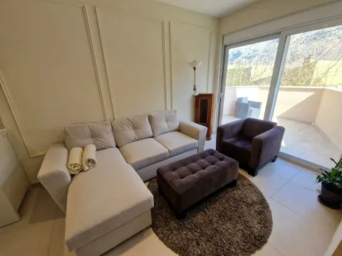 Izdavanje, stan, 60m², Kotor, Crna Gora - image 1