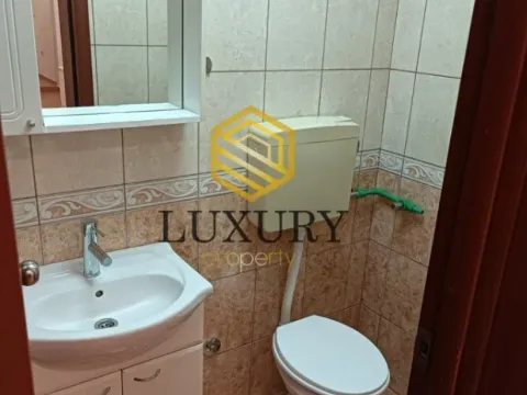 Izdavanje, poslovni prostor, 46m², Centar, Podgorica - image 2