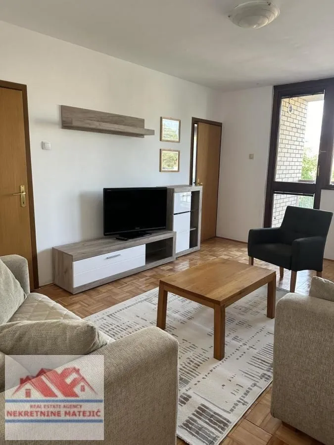 Prodaja, dvosoban stan, 60m², Centar, Kragujevac