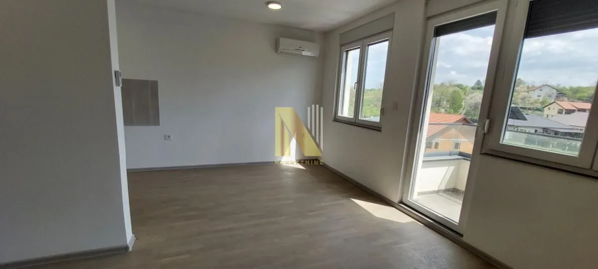 Prodaja, trosoban stan, 78m², Petrovaradin, Novi Sad