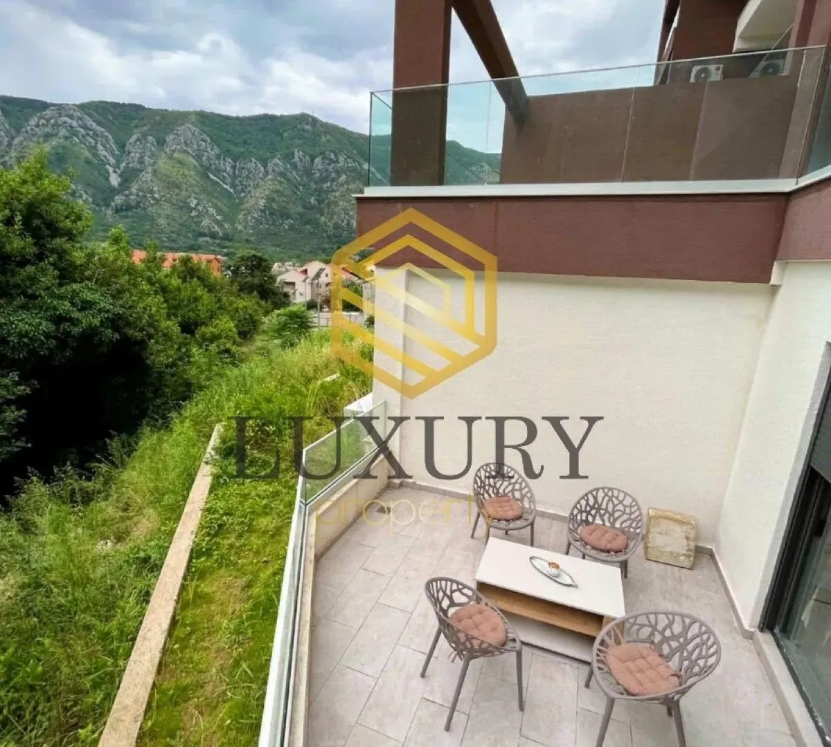 Rent, one bedroom apartment, 80m², Dobrota, Kotor