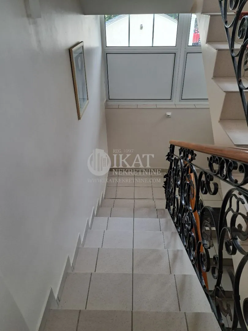 Prodaja, kuća, 250m², Novi Banovci, Stara Pazova