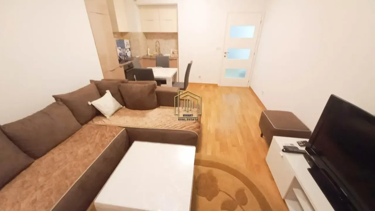 Izdavanje, dvosoban stan, 57m², Stari Aerodrom, Podgorica