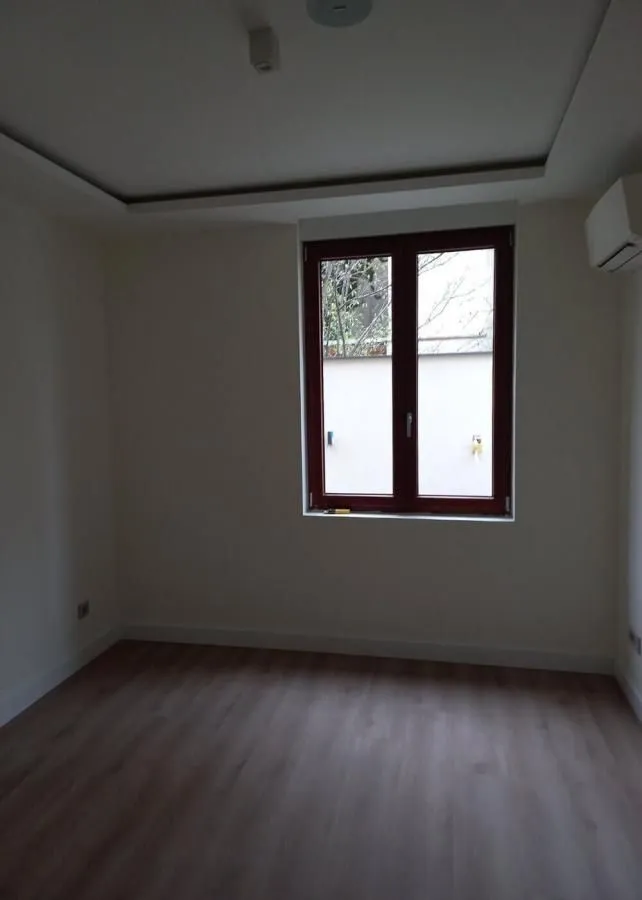 Izdavanje, četvorosoban stan, 155m², Savski Venac, Beograd