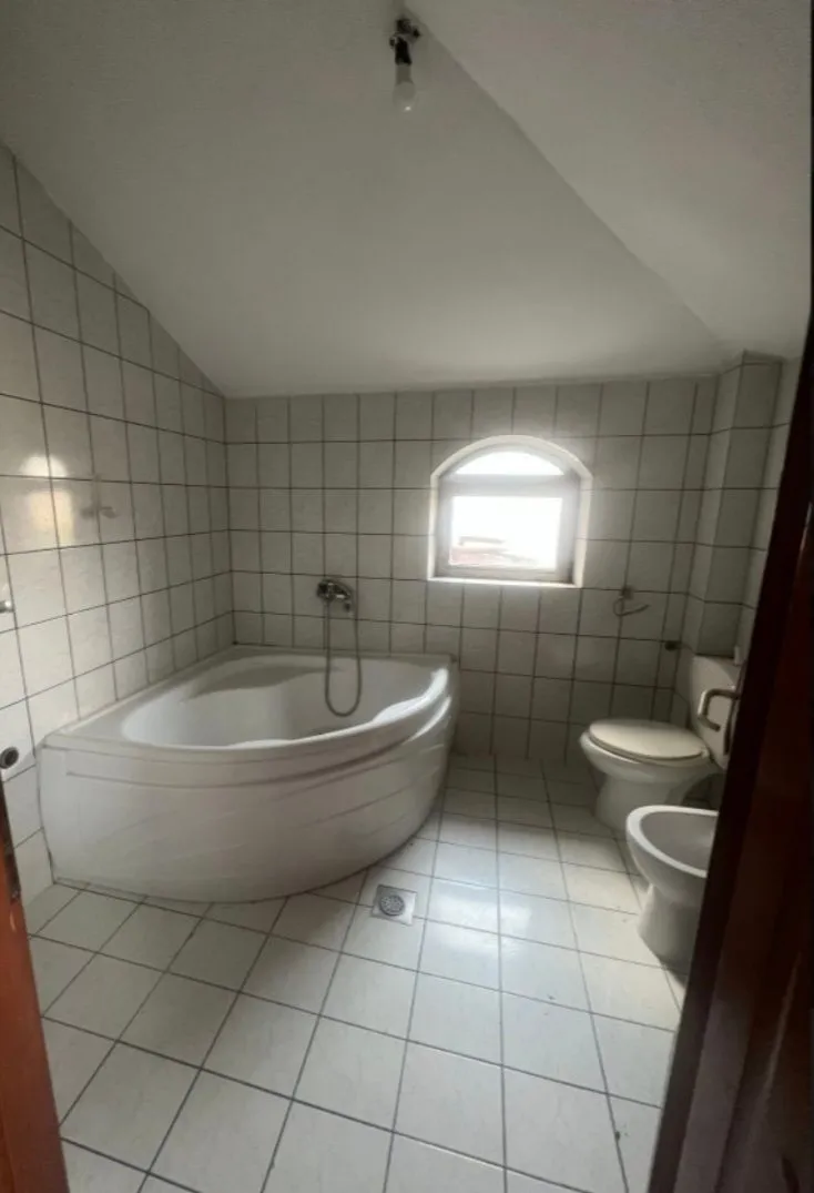 Sale, house, 450m², Zlatica, Podgorica