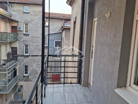 Rent, one bedroom apartment, 35m², Savski Venac, Beograd - image 13