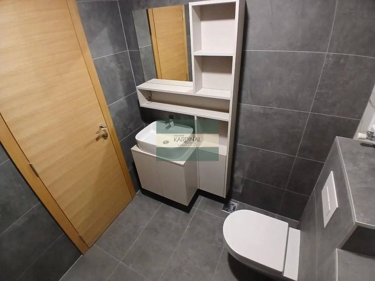 Prodaja, trosoban stan, 79m², Erdoglija, Kragujevac