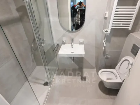 Izdavanje, dvosoban stan, 65m², Central Point, Podgorica - image 12