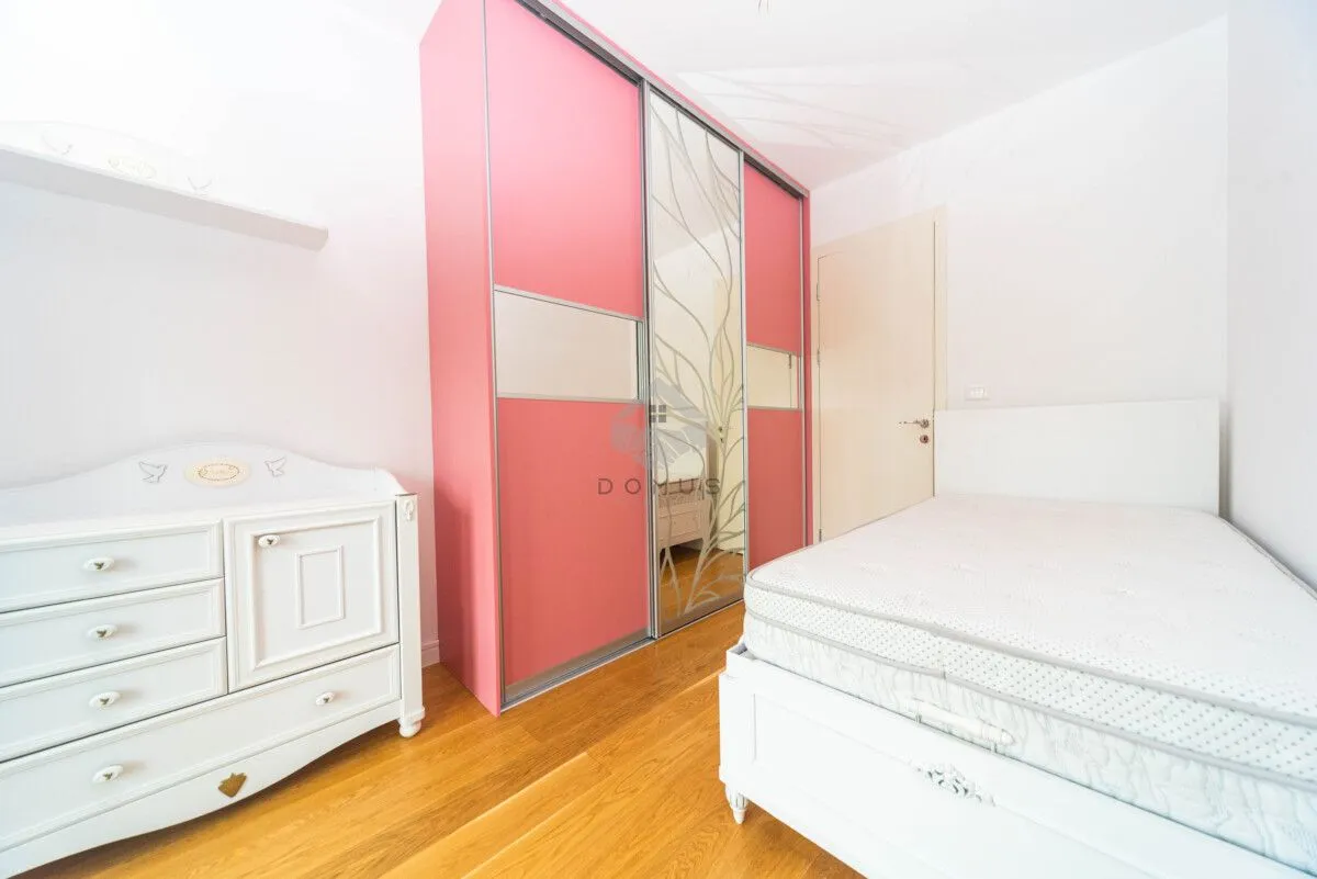 Izdavanje, trosoban stan, 108m², Podgorica, Crna Gora