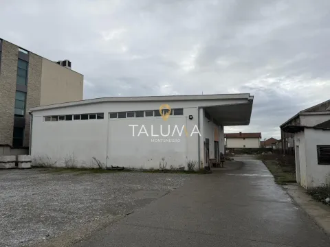 Poslovni prostor in Tuzi