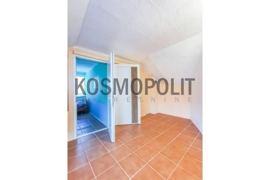 Prodaja, kuća, 172m², Zemun Ugrinovci, Zemun Sve Podlokacije