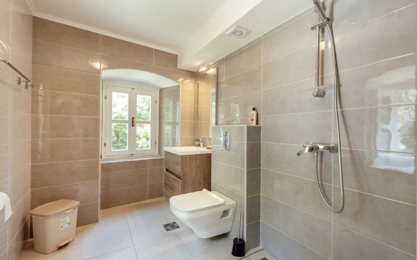 Sale, house, 800m², Prčanj, Kotor
