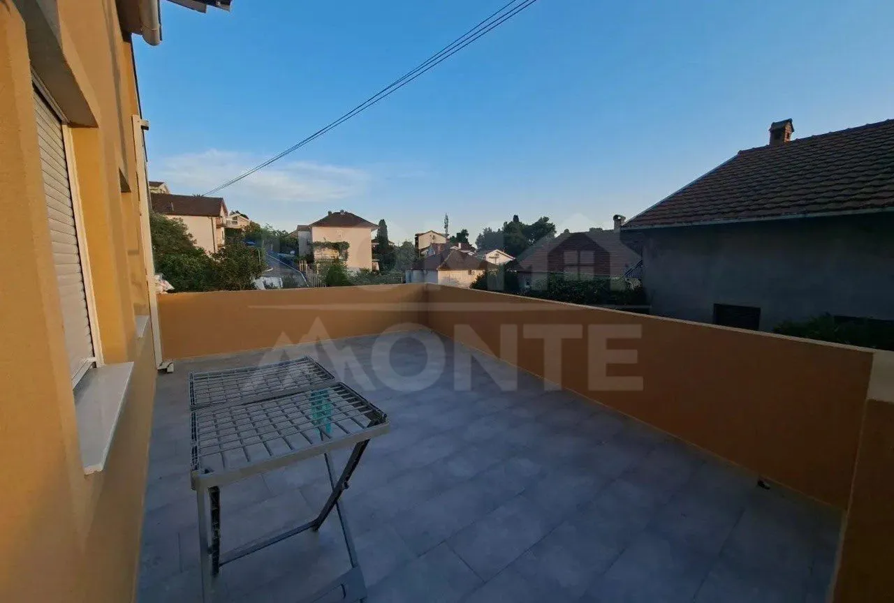 Izdavanje, jednosoban stan, 50m², Tivat, Crna Gora