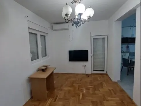 Izdavanje, dvosoban stan, 65m², 1 maj, Podgorica - image 4