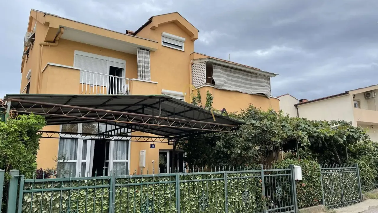 Prodaja, kuća, 240m², Zagorič, Podgorica