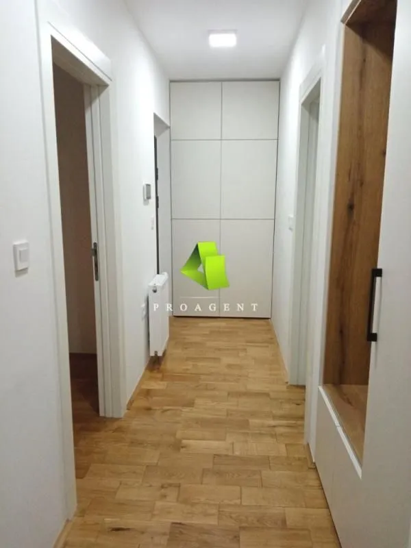 Rent, office space, 93m², Medijana, Niš