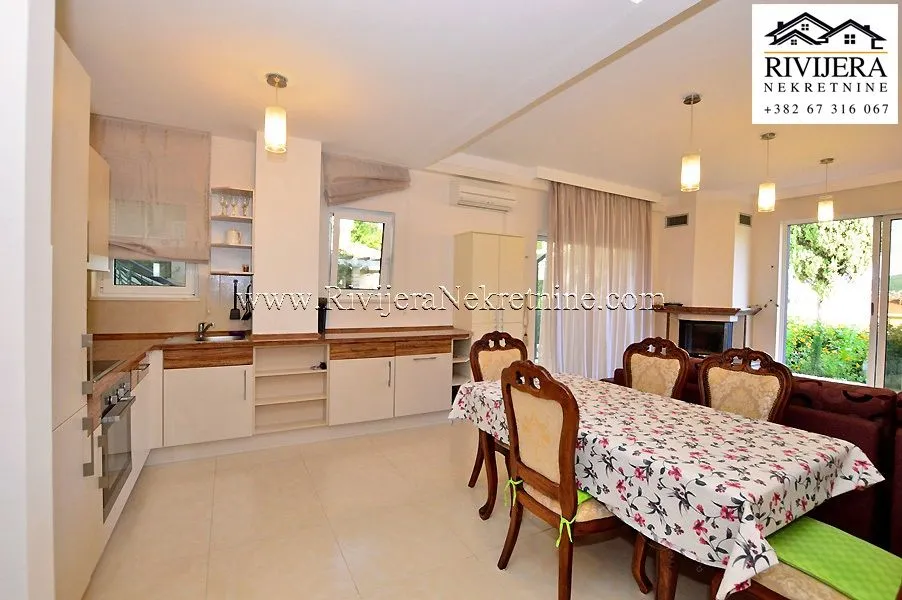 Prodaja, četvorosoban stan, 107m², Đenovići, Herceg Novi
