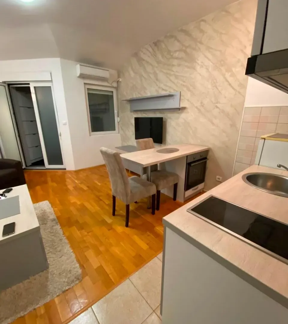 Prodaja, garsonjera, 29m², Stari Aerodrom, Podgorica
