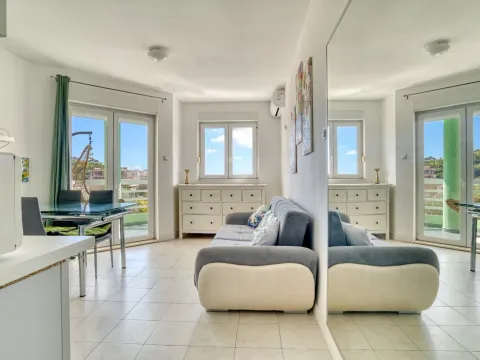 Izdavanje, jednosoban stan, 44m², Petrovac, Budva - image 1