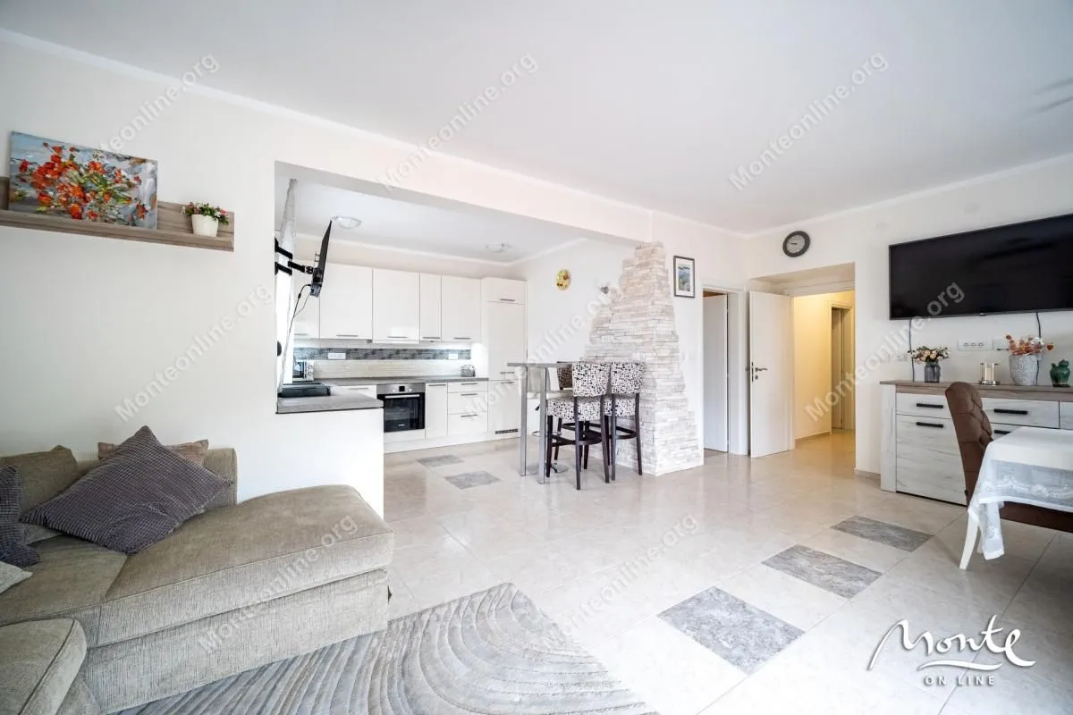 Prodaja, dvosoban stan, 109m², Dobrota, Kotor