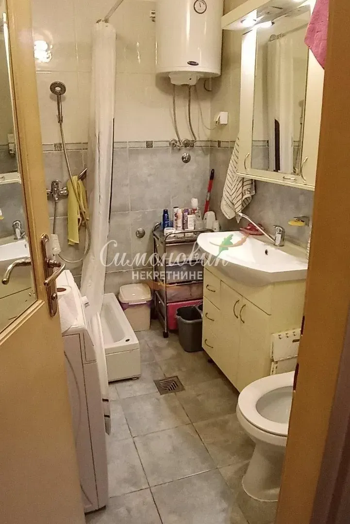 Prodaja, dvosoban stan, 61m², Zemun Centar, Zemun Sve Podlokacije