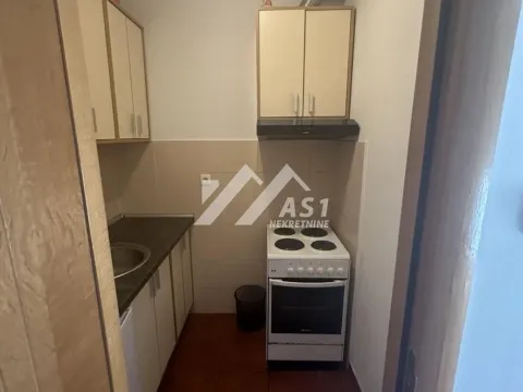 Izdavanje, stan, 27m², Bulevar Evrope, Novi Sad Sve Podlokacije - image 4