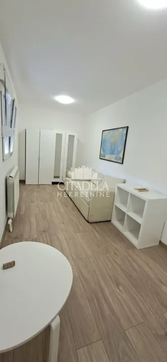 Izdavanje, trosoban stan, 69m², Jajinci, Voždovac Sve Podlokacije