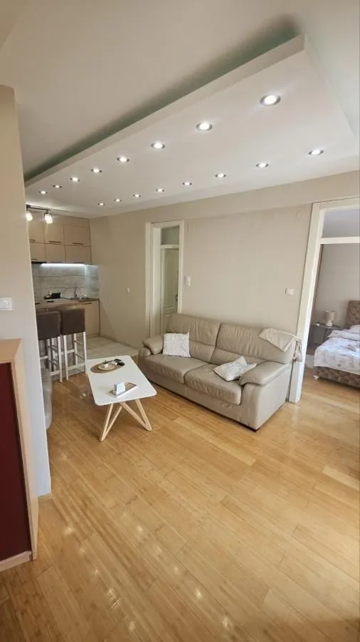 Izdavanje, jednosoban stan, 41m², Rotkvarija, Novi Sad Sve Podlokacije