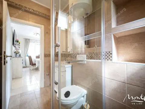 Sale, two bedroom apartment, 75m², Dobrota, Kotor - image 22