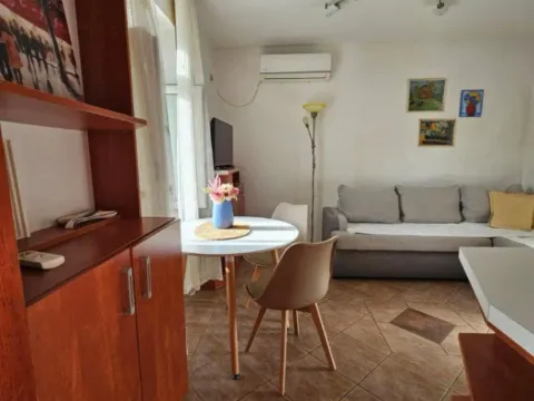 Stan-na-dan, dvosoban stan, 35m², Centar, Tivat - image 5