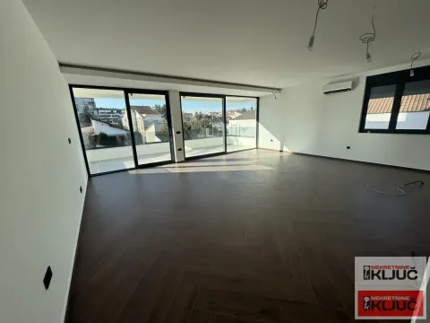 Sale, four bedroom apartment, 165m², Novo naselje, Novi Sad