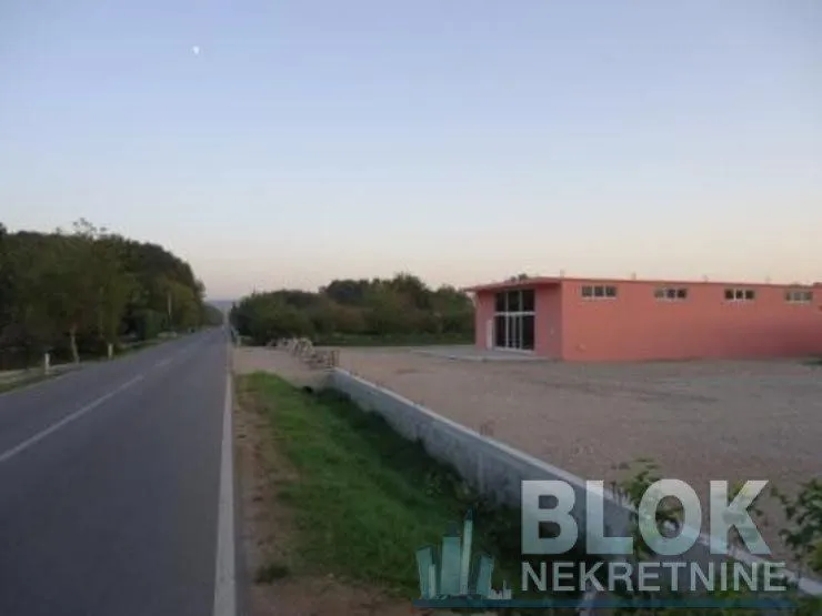 View of the building and access road from the outside.
