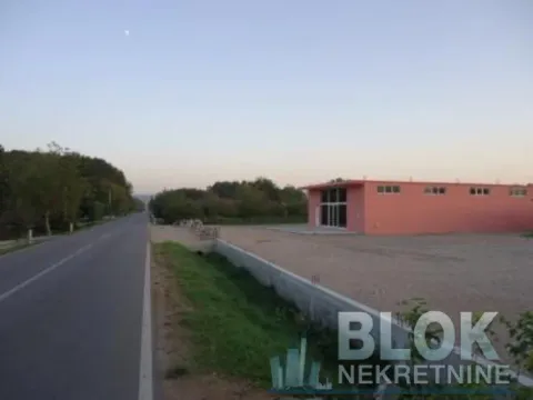 View of the building and access road from the outside. - image 2