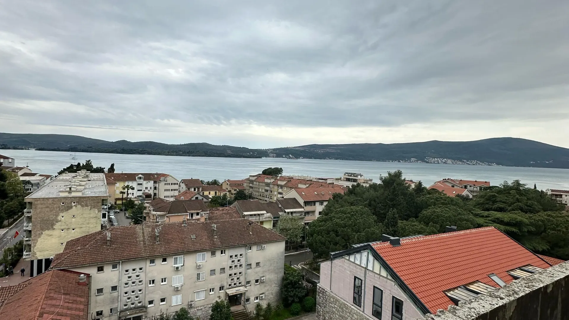 Prodaja, dvosoban stan, 67m², Centar, Tivat