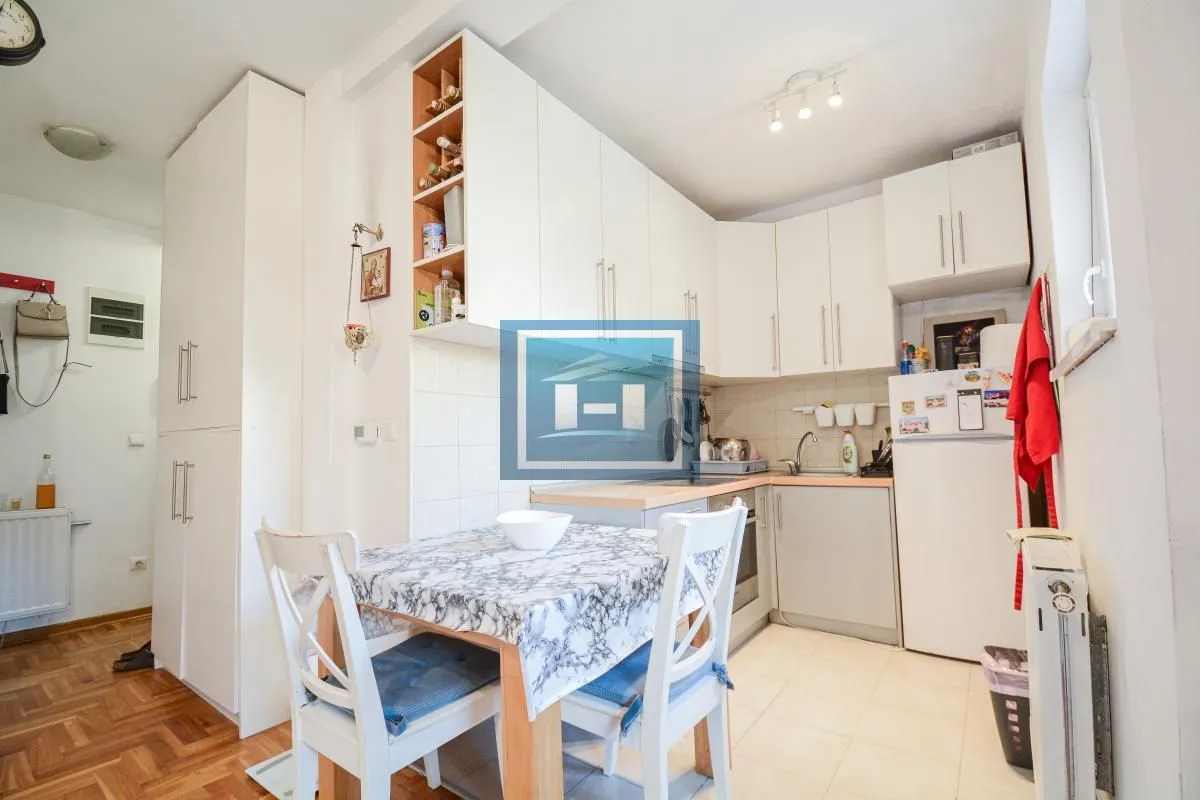 Prodaja, dvosoban stan, 39m², Vojvode Vlahovica, Beograd