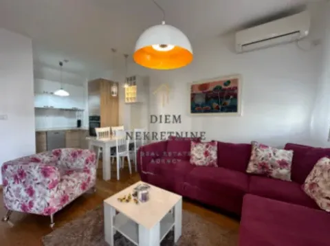 Izdavanje, jednosoban stan, 45m², City Kvart, Podgorica