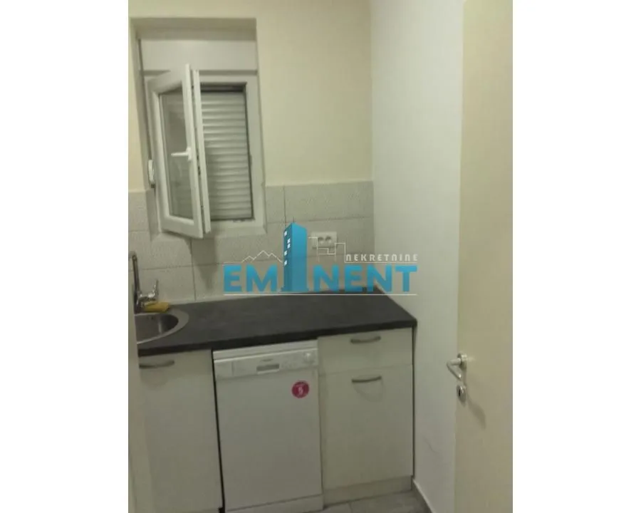 Izdavanje, trosoban stan, 57m², Crveni Krst, Beograd