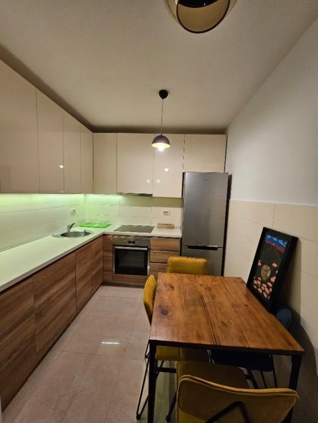 Izdavanje, jednosoban stan, 47m², City Kej, Podgorica