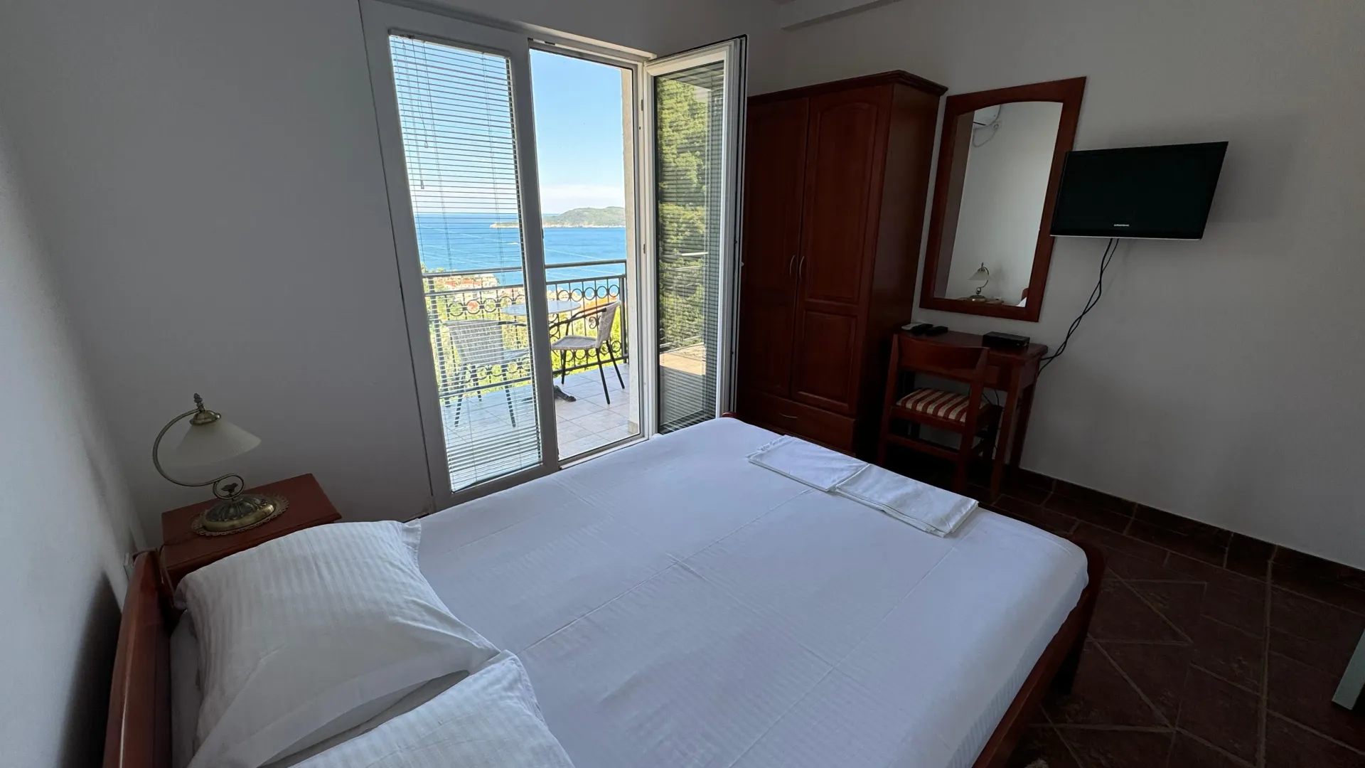 Rent, two bedroom apartment, 50m², Pržno, Budva