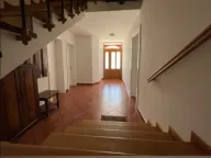 Izdavanje, kuća, 200m², Tološi, Podgorica - image 12