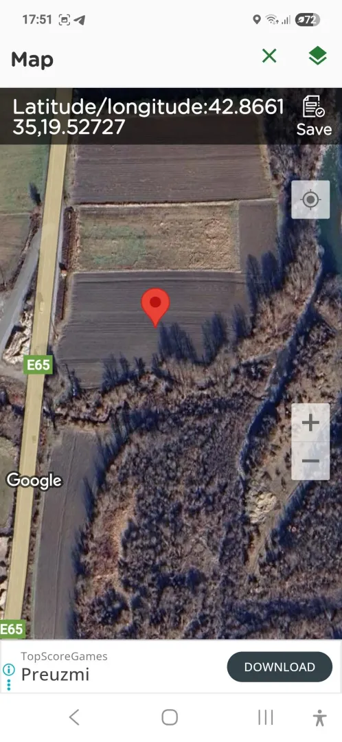 Satelitski prikaz lokacije zemljišta sa geografskim koordinatama.