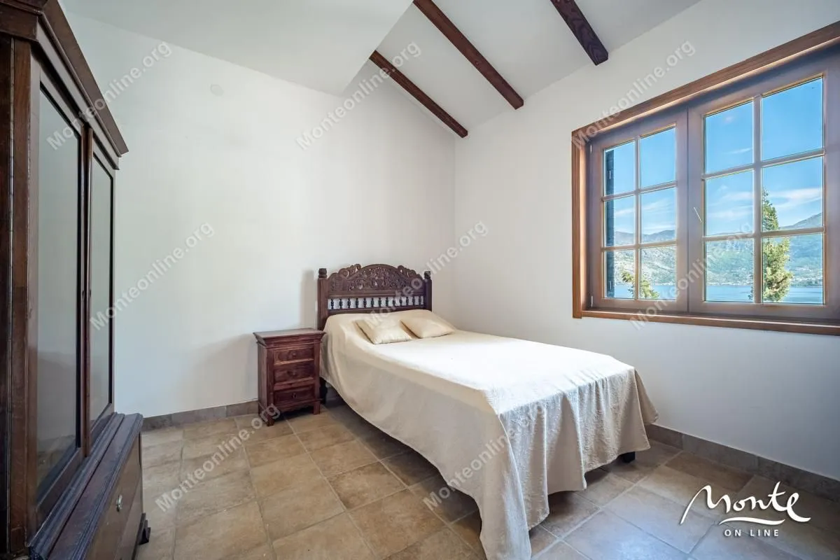 Prodaja, dvosoban stan, 92m², Kostanjica, Kotor