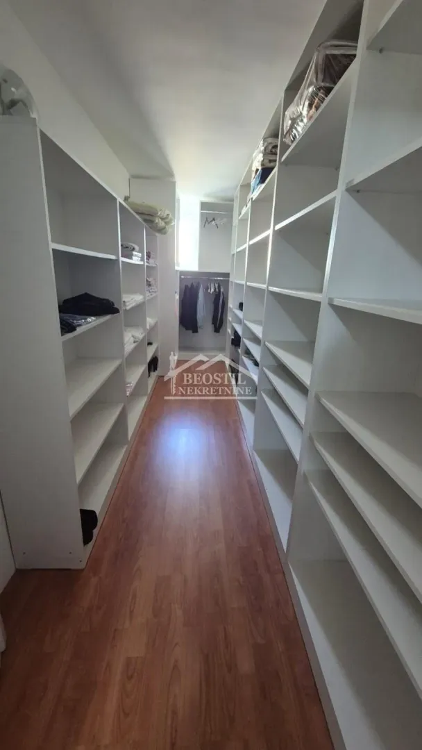 Sale, house, 254m², Mladenovac, Beograd