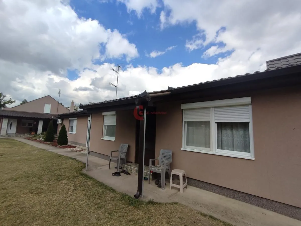 Prodaja, kuća, 313m², Peščara, Subotica