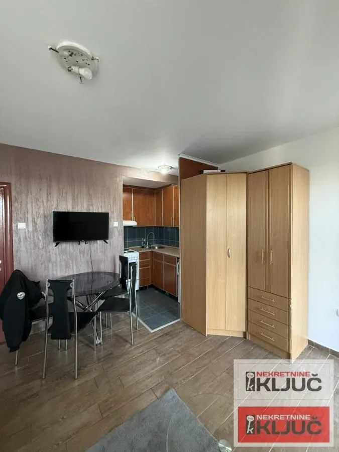 Izdavanje, garsonjera, 27m², Bulevar Oslobodjenja, Novi Sad Sve Podlokacije