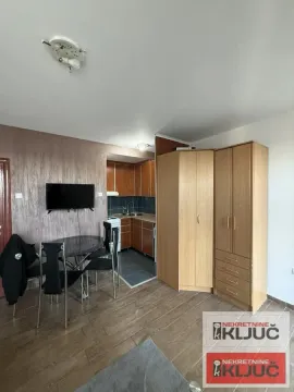 Izdavanje, garsonjera, 27m², Bulevar Oslobodjenja, Novi Sad Sve Podlokacije - image 4