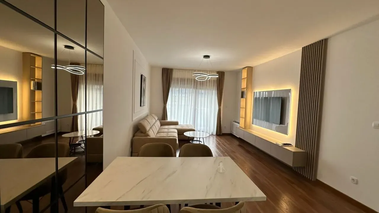 Izdavanje, dvosoban stan, 72m², Master Kvart, Podgorica